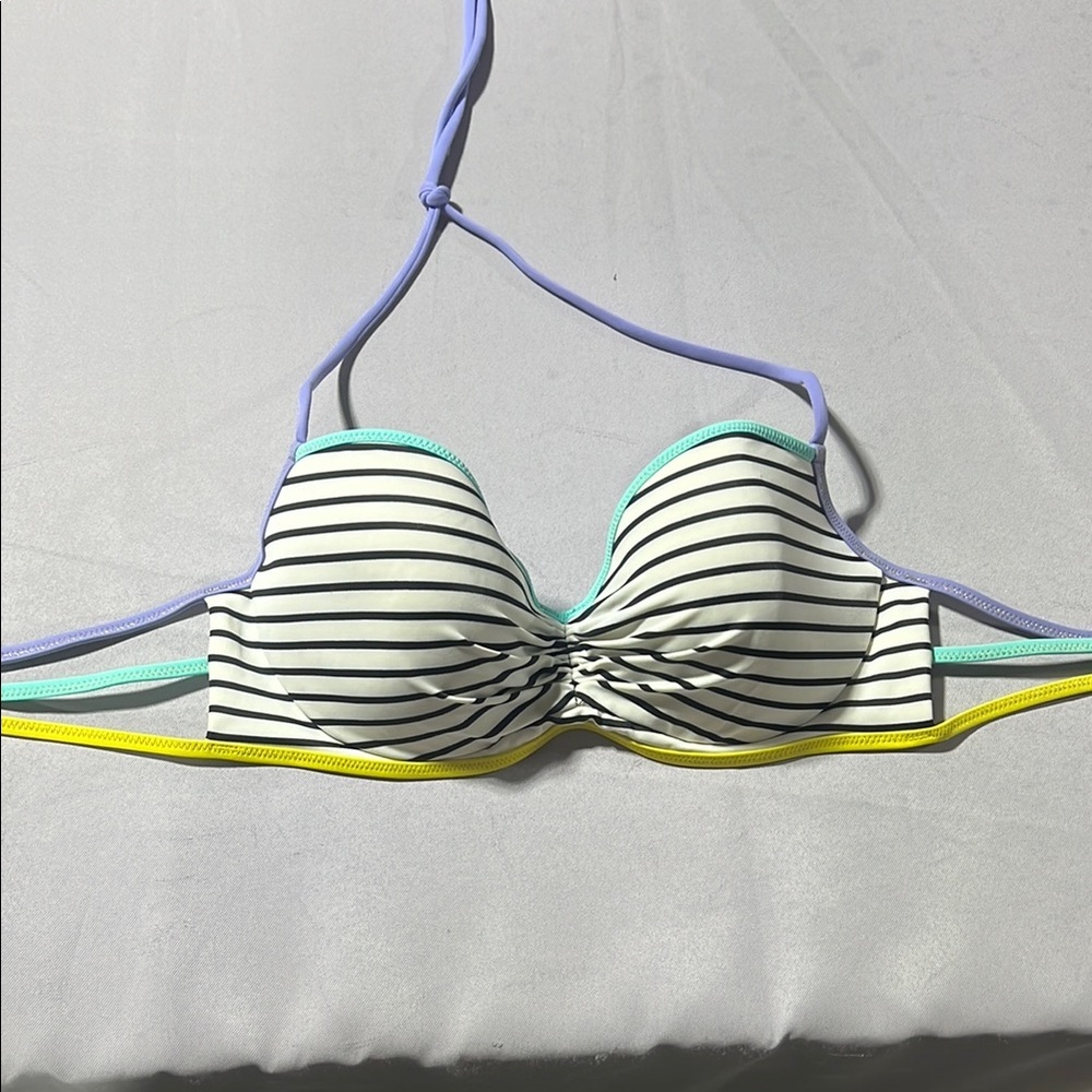 Victoria’s Secret swim top - Picture 1 of 4